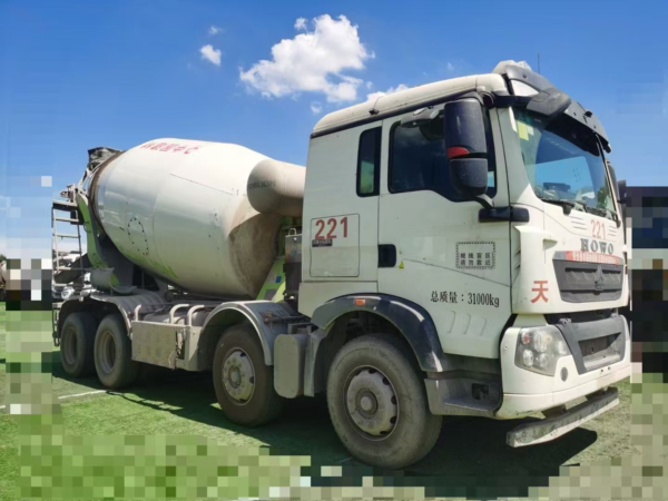 2020 HOWO Zhonglian University 10m³ Mixer Truck